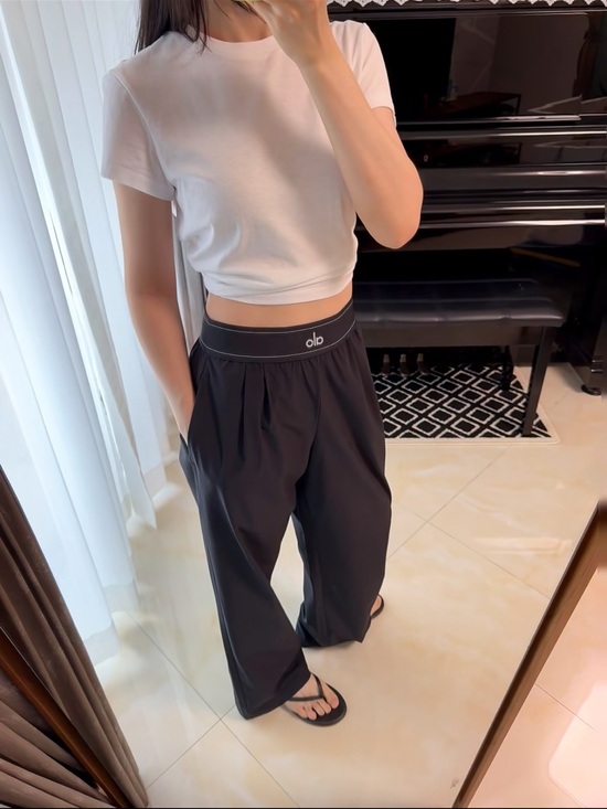 ALO Yoga Pants - ALO Yoga Black Straight-Leg Pants